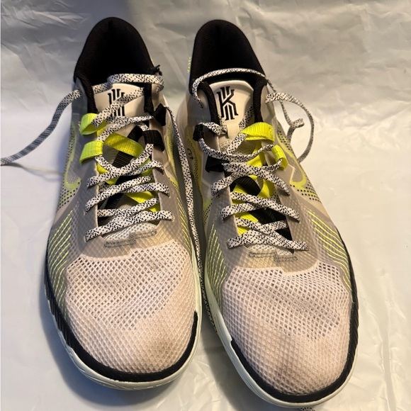 Nike Kyrie Flytrap White Volt size 13 - Picture 4 of 7